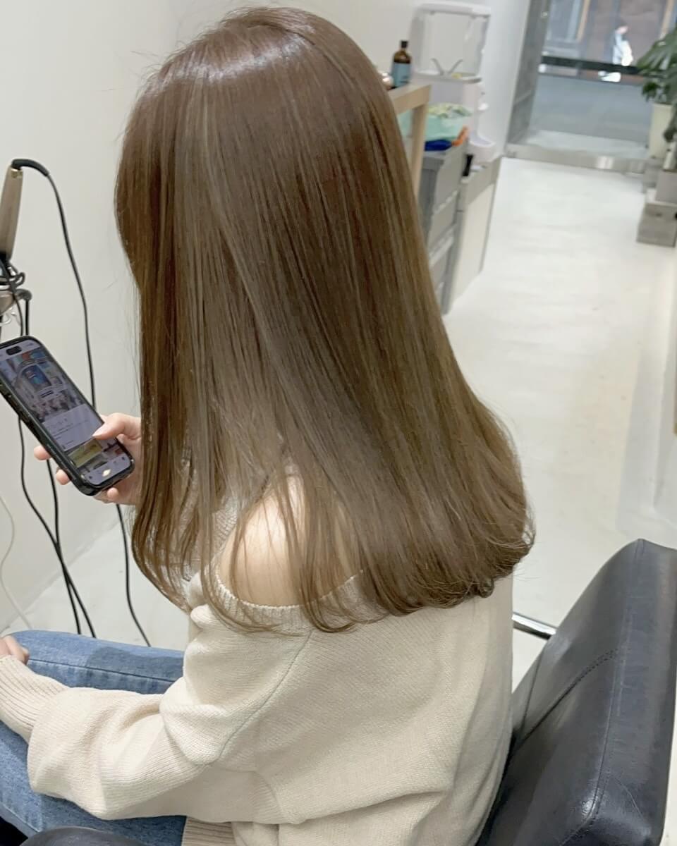 シークレットハイライトブラウンのミディアム｜ハイライト＋カスタムケアカラー＋カット＋PREMIUM CARE（box kyoto／京都）