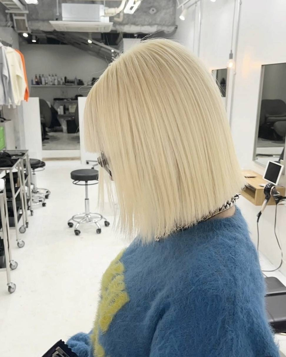 ペールブロンドの切りっぱなしボブ｜ハイブリーチ（ケアブリーチ2回）＋カスタムケアカラー＋OLAPLEX（box kyoto／京都）