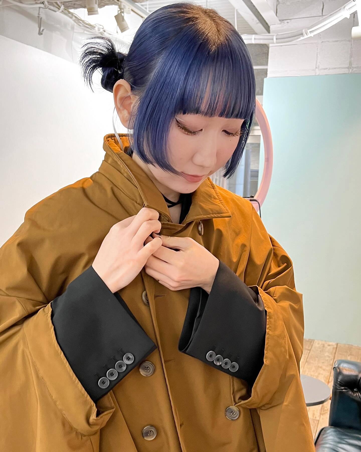 ディープブルーのタイトボブアレンジ｜ケアブリーチ＋カスタムケアカラー＋カット＋OLAPLEX（box kyoto／京都）